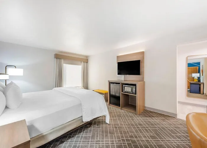 Comfort - Near Hood Inn 5*