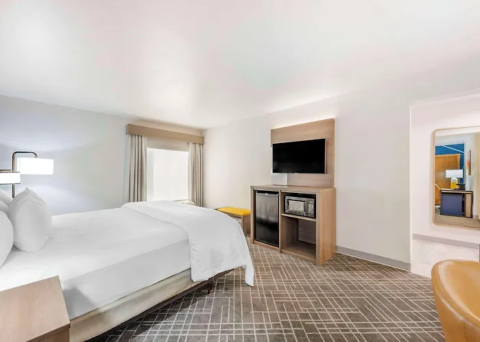 Comfort - Near Hood Inn 5*